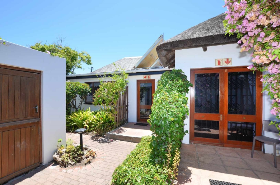 7 Bedroom Property for Sale in Westcliff Western Cape